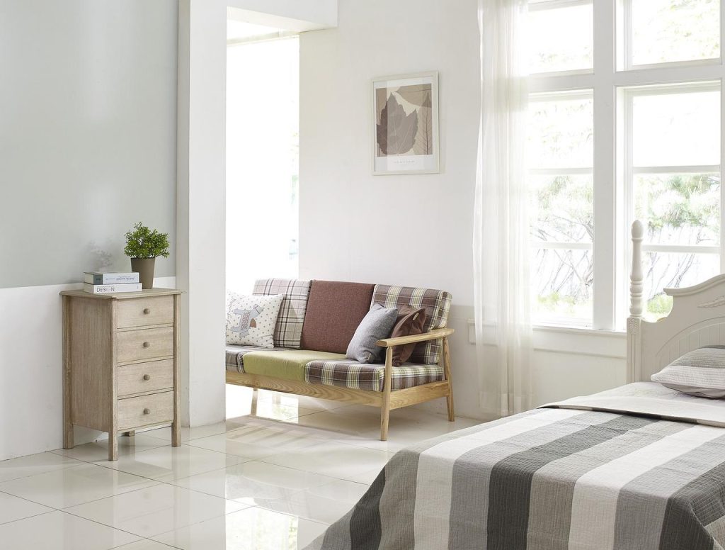 Stijlvol ingericht interieur met diverse woonaccessoires demonstreert personalisatie en moderne decoratie trends